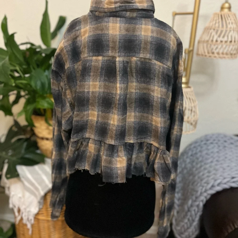 Urban Outfitters Arrow cropped flannel - Picture 7 of 8
